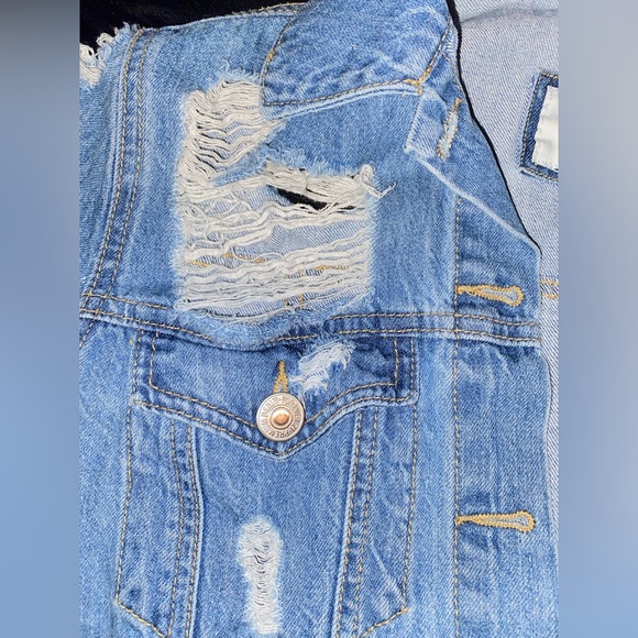 🧚‍♀️3for50$ Distressed denim jacket - Picture 4 of 9